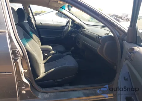 2004 Dodge Stratus Sxt z USA, uszkodzony, nr VIN 1B3EL46R24N328427